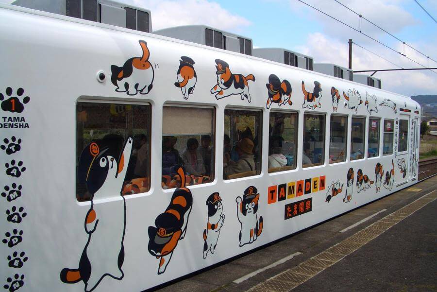 le TamaDen ou Tama Densha, le train japonais aux couleurs de la chatte Tama